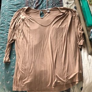 Mid arm length shirt